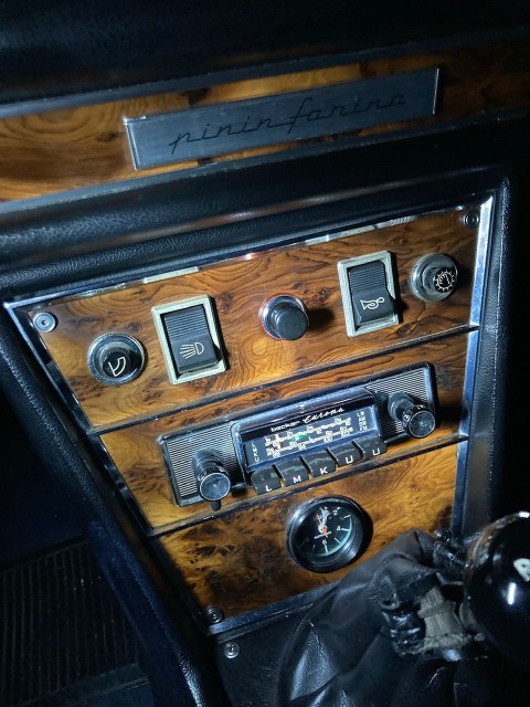 2400_spider_center_console.jpg