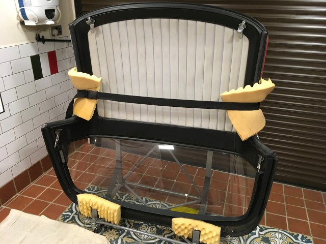 comes with stand .jpg