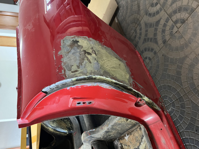 Using a magnet I found two areas of bingo on the car, this very old repair was mingle well done, but the bindi fill  12-15 mm set back in the body panel