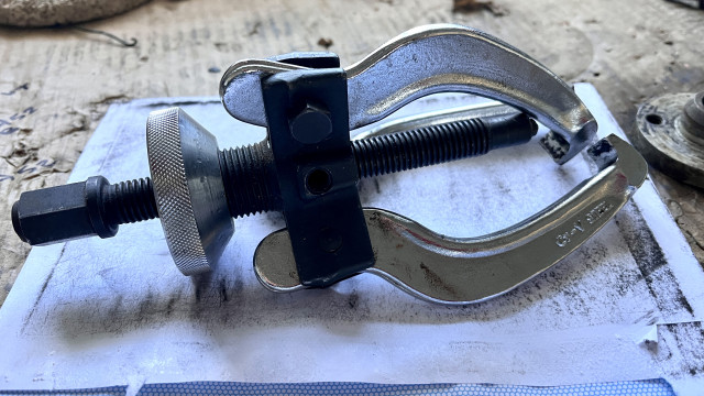 Arms are 130mm and will fit the steering column/ wheel